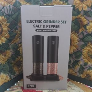 Black Electric Salt and Pepper Grinder Set
